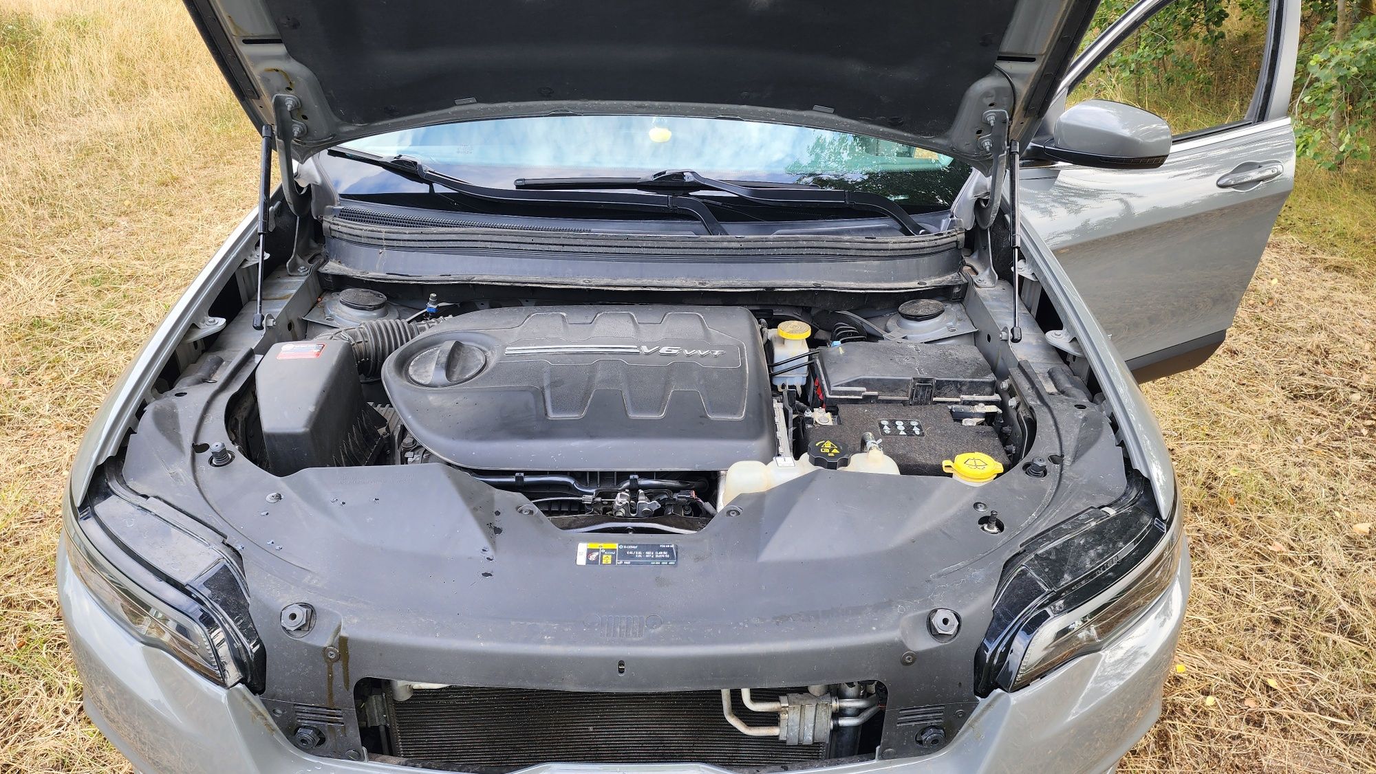 Jeep Cherokee 2019 latitude plus 3,2 4*4 gray