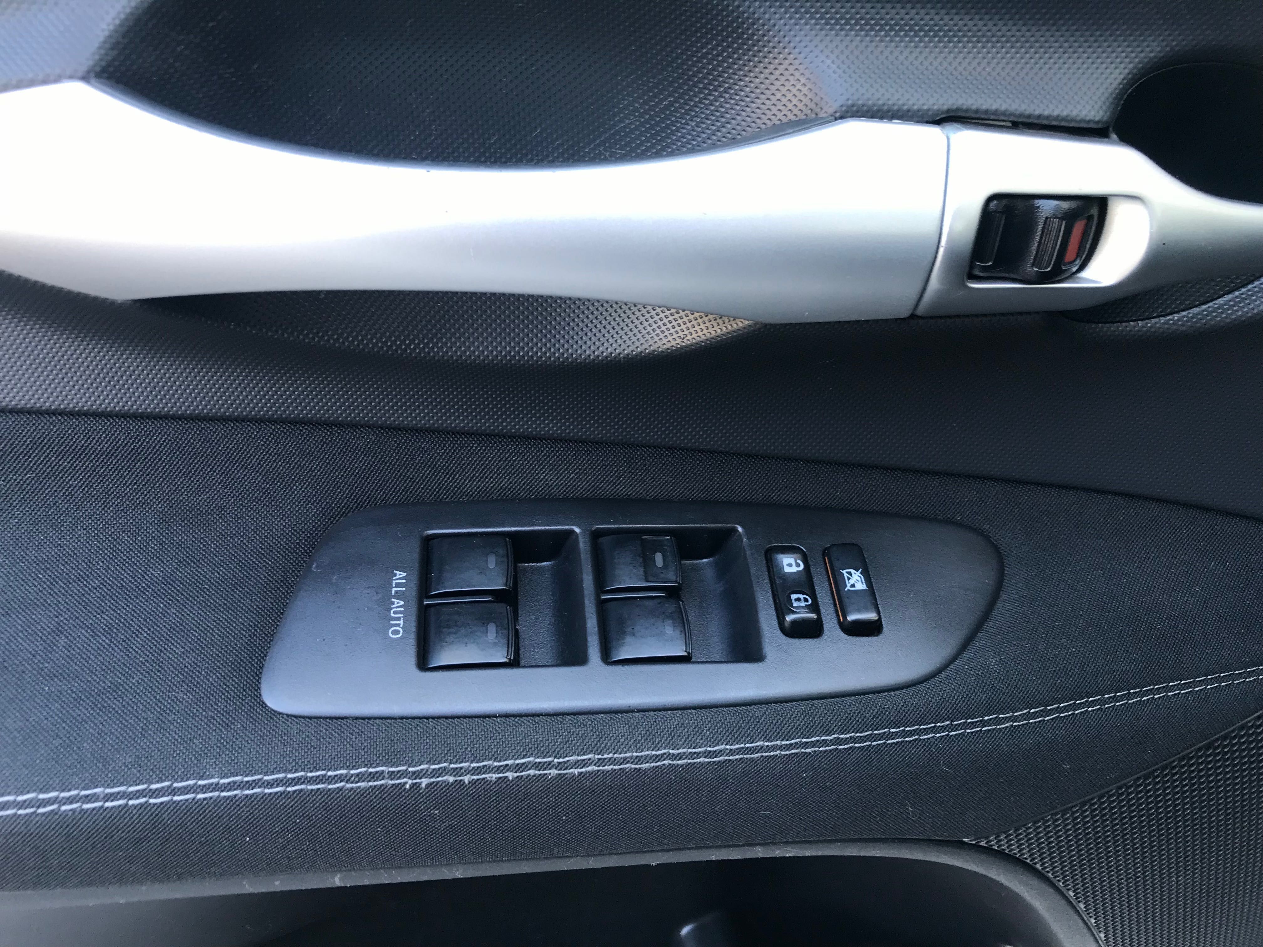 Тойота Аурис 2010г 1.6 Автомат.