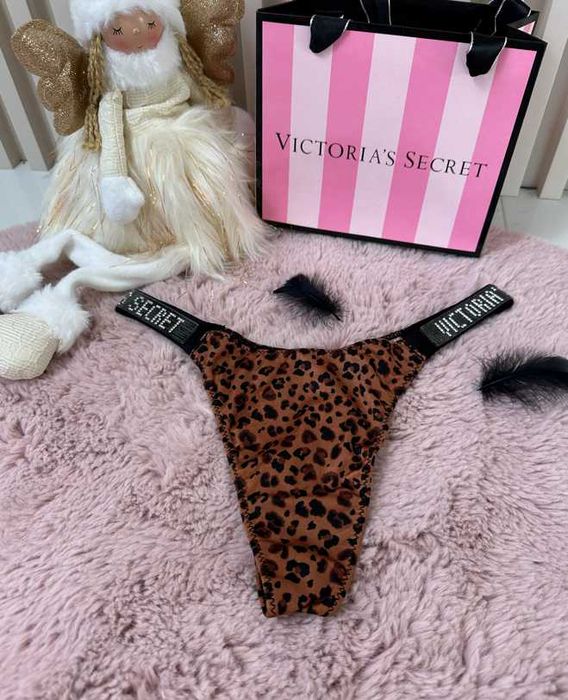 Stringi Victorias Secret M różne kolory
