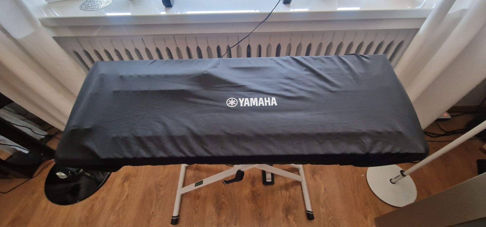 Yamaha Montage 6 WH plus statyw Gravity