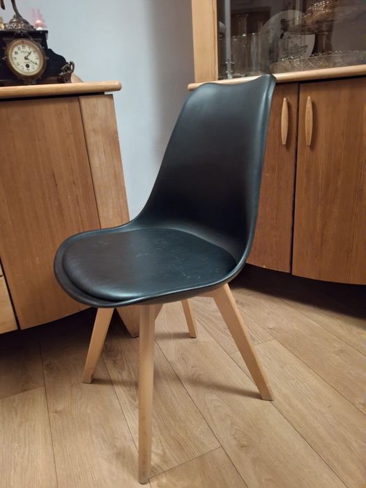 Krzesła komplet 6 sztuk 50zł za sztukę