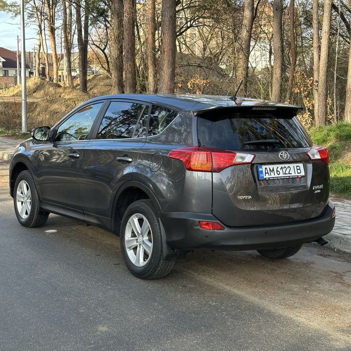 Toyota rav4  2013 года