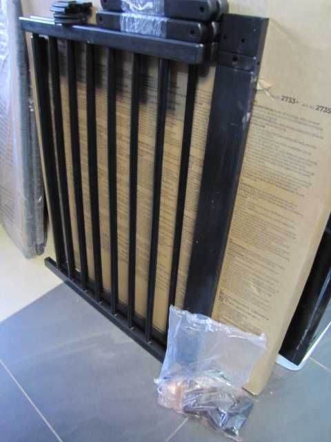 Geuther Bramka zabezpieczająca na schody Plus 2733+ 67-107 cm czarna