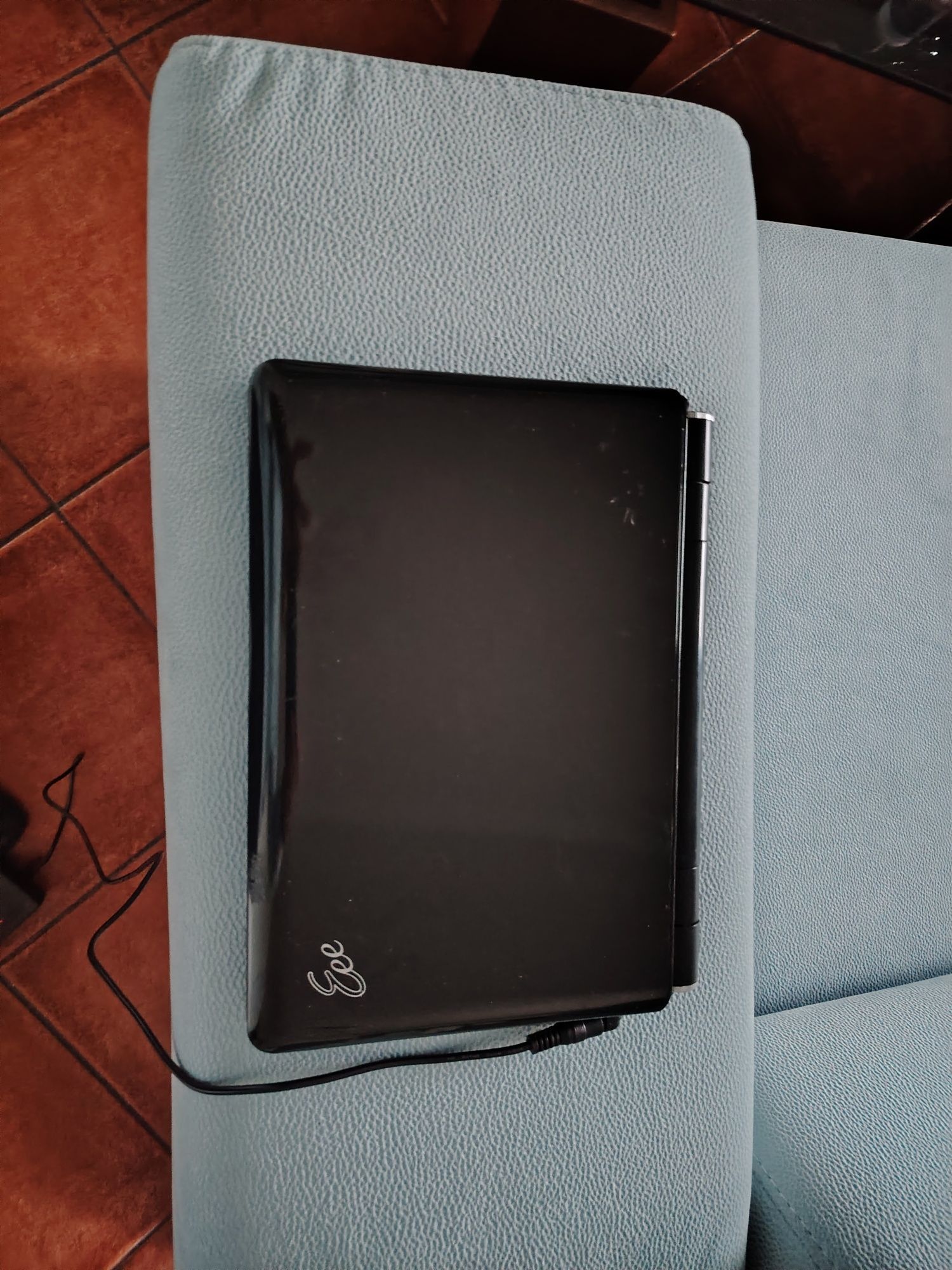 PC de dimensões pequenas Notebook antigo.