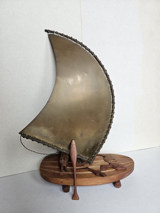 Barco Madeira e Metal Artesanal com 3 figuras madeira Usado