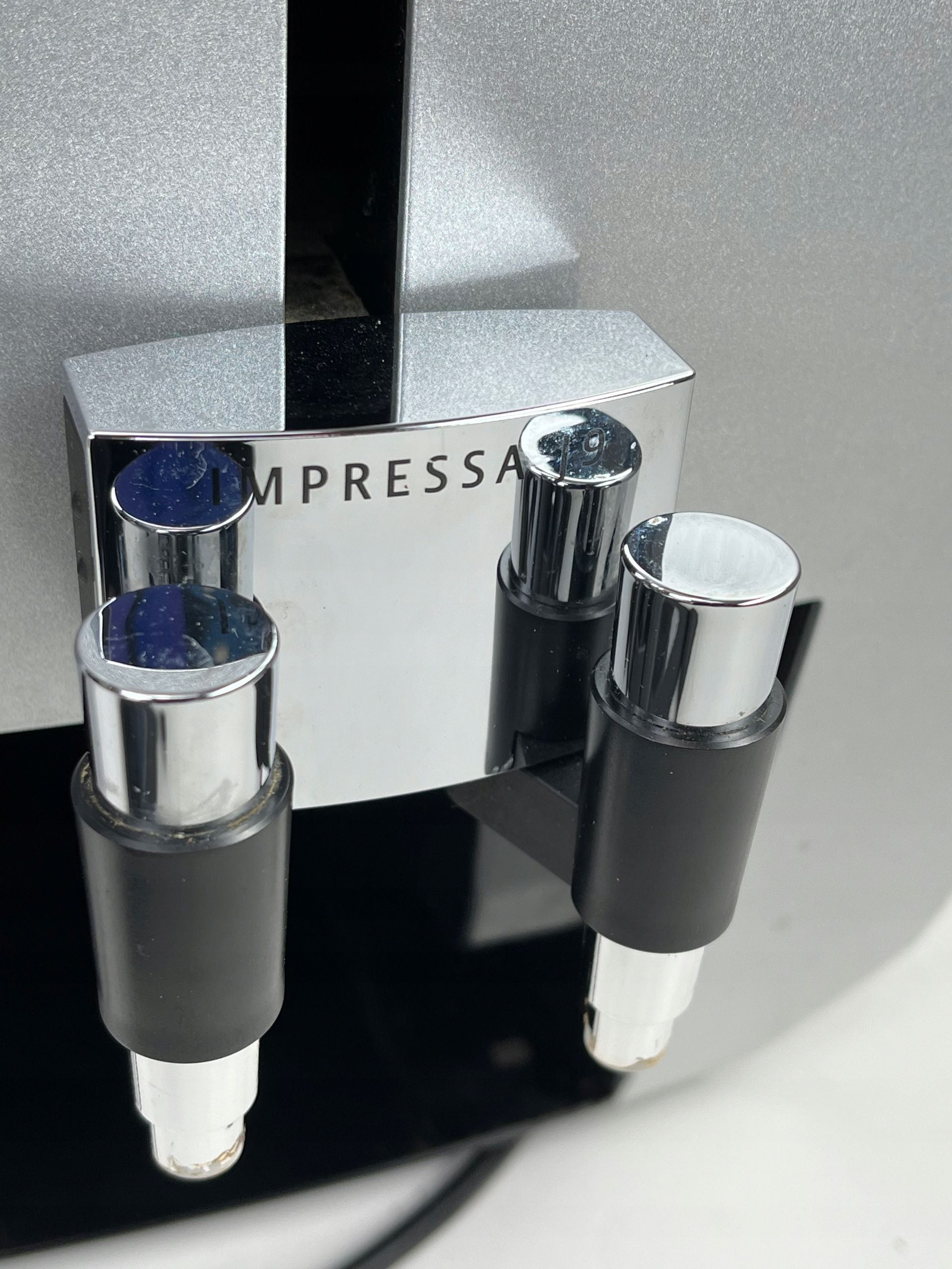 Ekspres ciśnieniowy JURA Impressa J9.3 Aroma+ 13610 Brilliantsilber