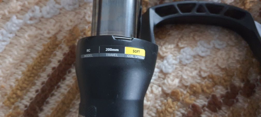 Suspensão de DH rockshock