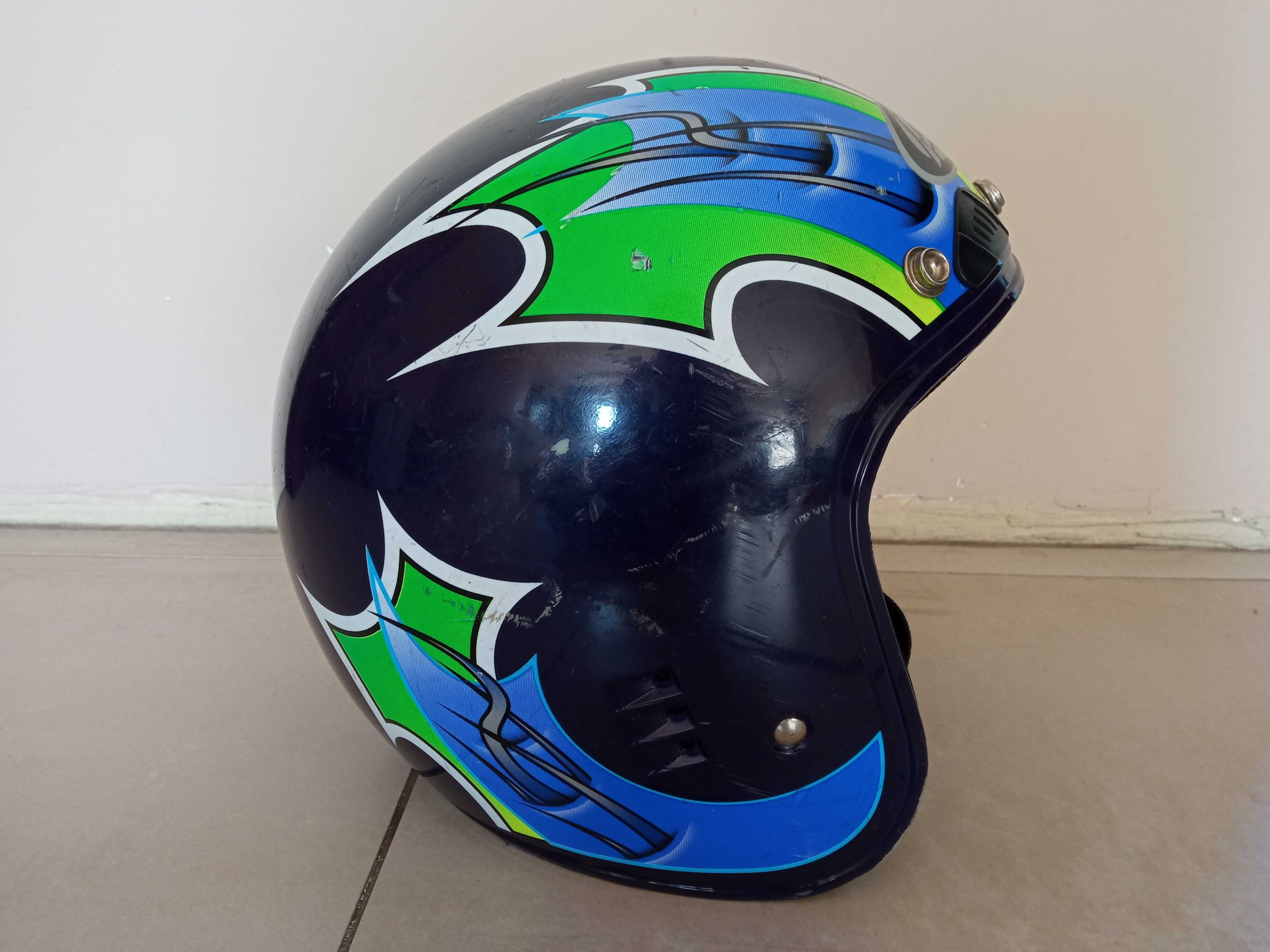 Kask narciarski Avex Sport-107 rozmiar uniwersalny porysowany