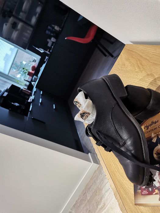 Półbuty damskie, wiązane z prawdziwej skóry, r. 37