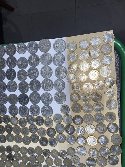 Moedas de 200 e 100 escudos