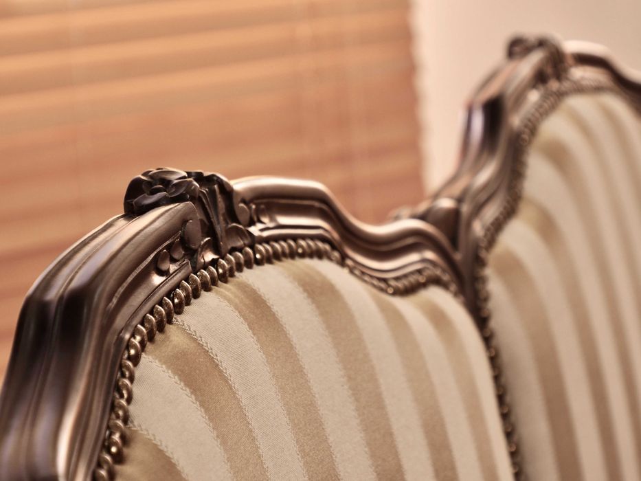 Odrestaurowany zestaw w stylu ludwikowskim. Ława, sofa i fotele.