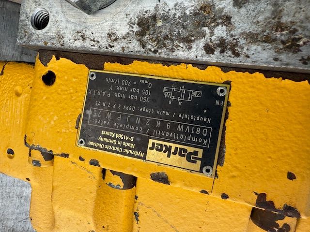 rozdzielacz hydrauliczny duży do wiertnicy bauer