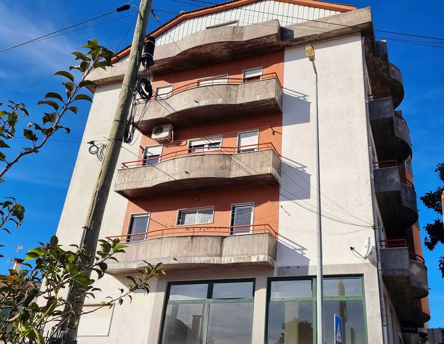 Apartamento T3, Com Lugar de Garagem e Arrumo em, VILA NOVA DE PAIVA