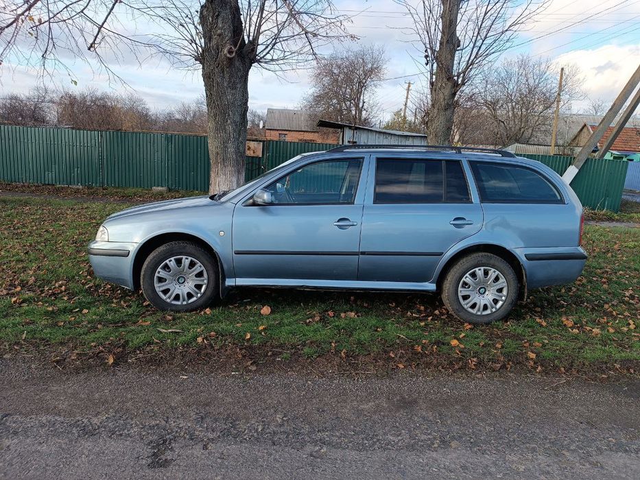 В продажі Шкода тур 2007р