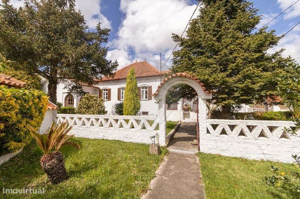 Moradia T4 para arrendamento