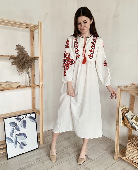 Бавовняна сукня з вишивкою, об’ємний рукавчик