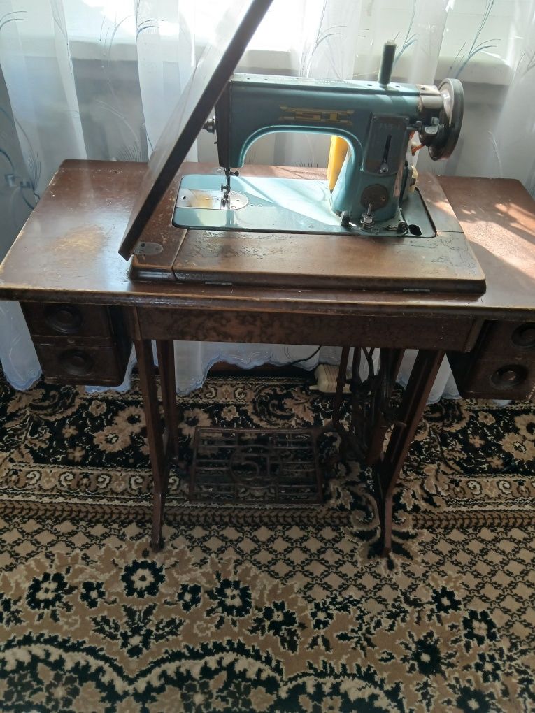 Продам китайську швейну машинку