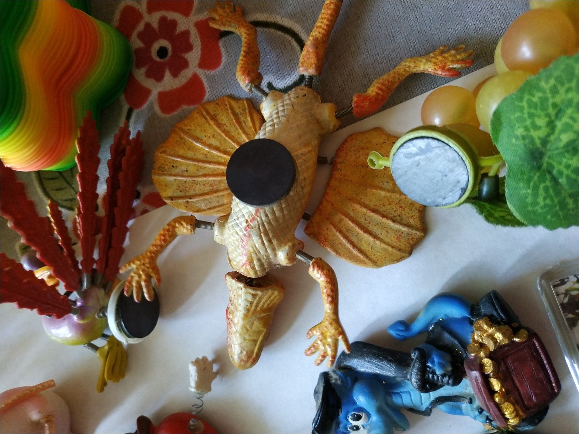 Магніти статуетки іграшка пружинка веселка спіраль декор для дому
