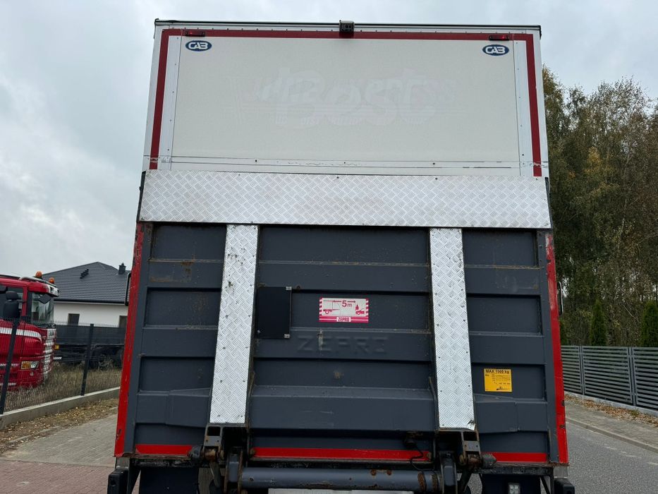 Zabudowa izoterma otwierany bok,Mercedes Atego,Kompletna z windą;7.40m