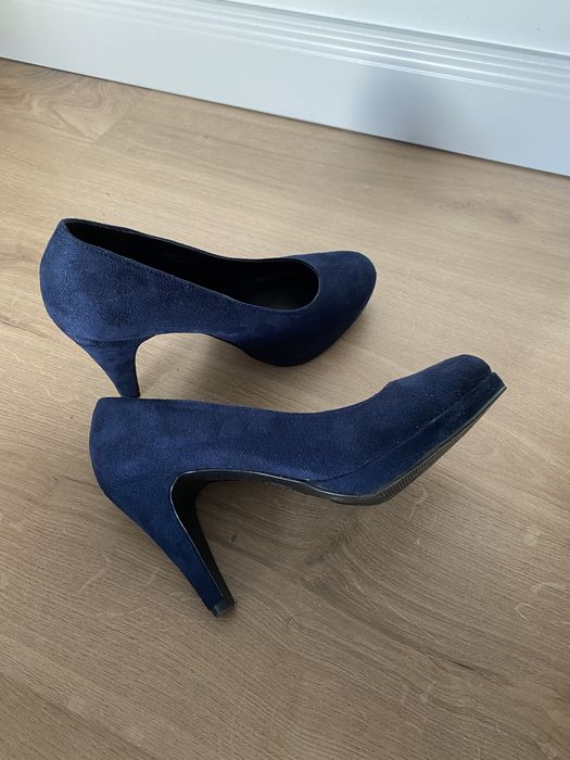 Granatowe buty na obcasie szpilki na platformie
