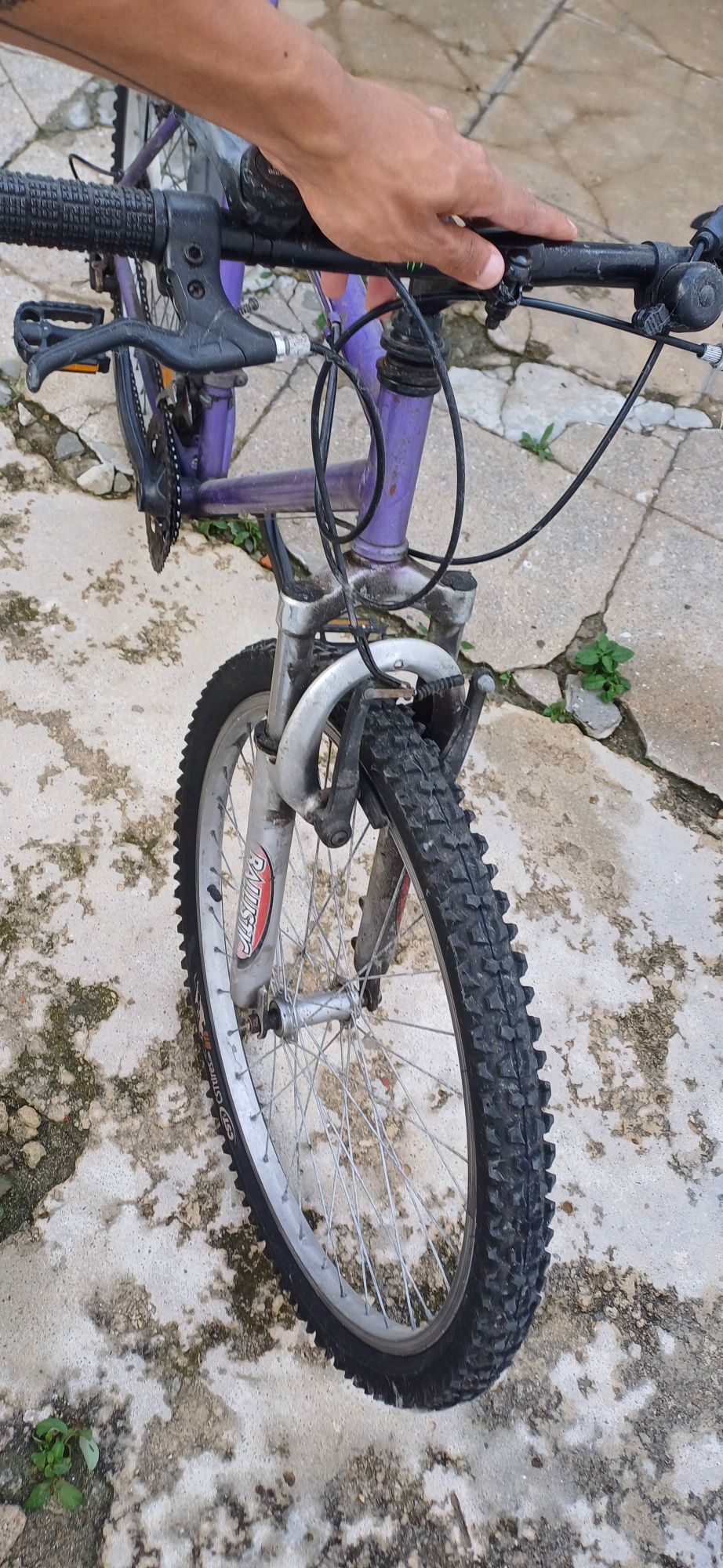 Bicicleta com banco avariado