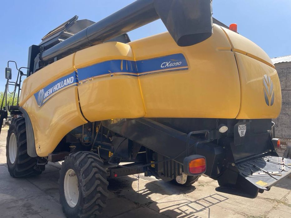 Продам комбайн NewHolland CX6090