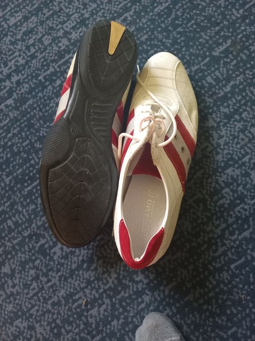 Кросівки для спорту