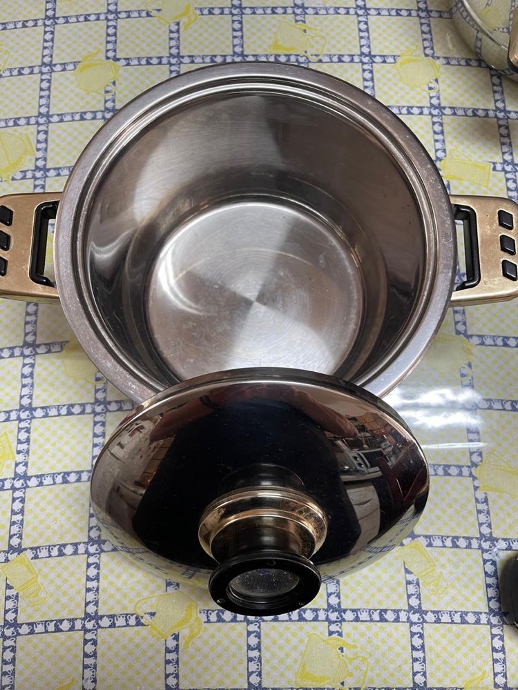 Tacho em metal inox com tampa - NUNCA USADO