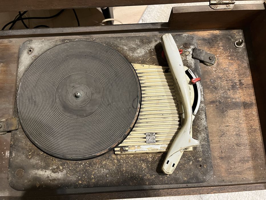 Radio lampowe  z gramofonem prl vintage Diora Ballada 24501