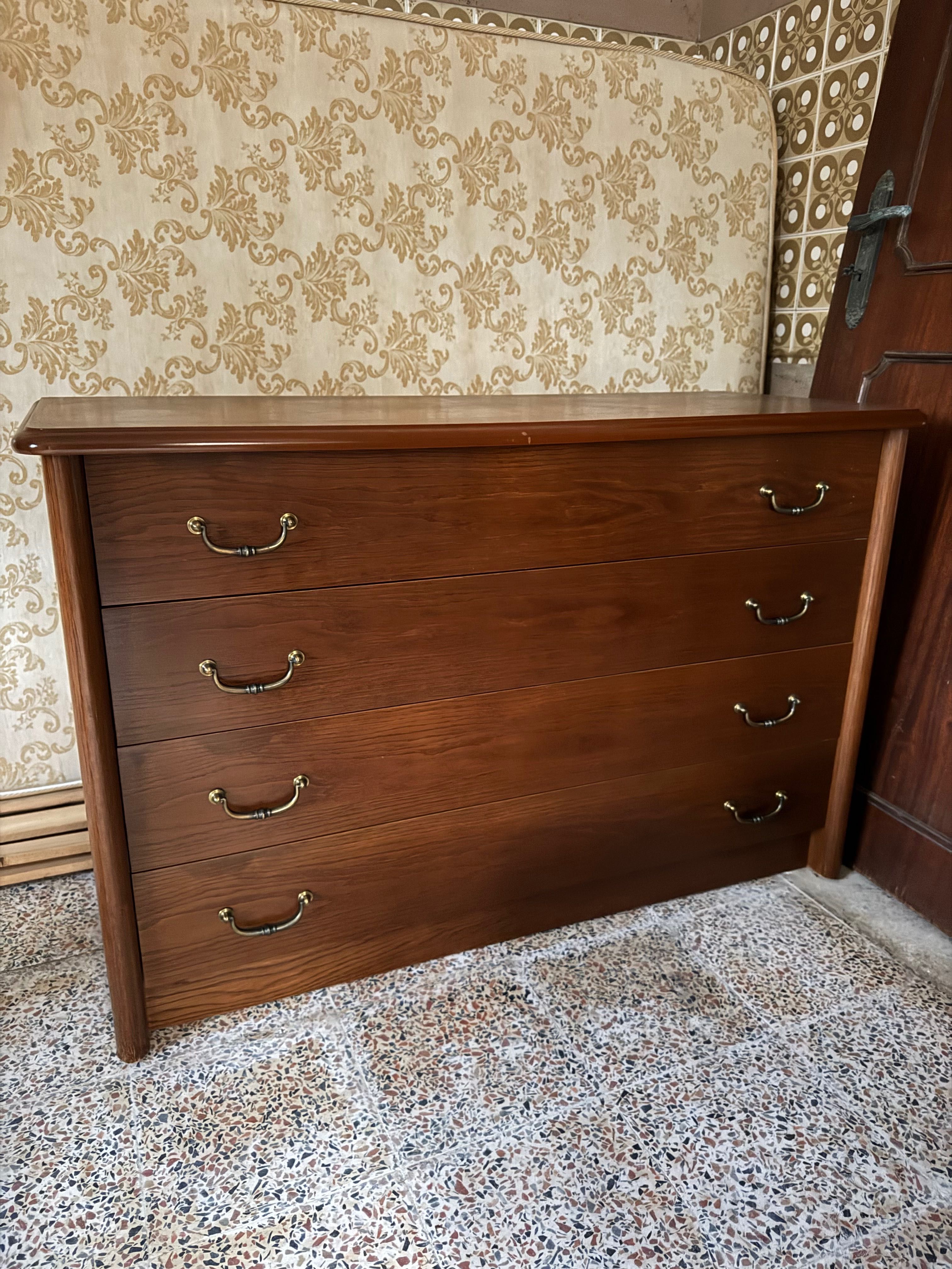 Quarto completo em Carvalho