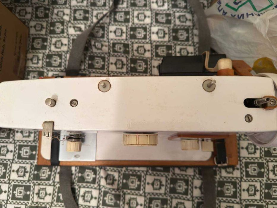 Электрическая швейная машинка Чайка 132-М