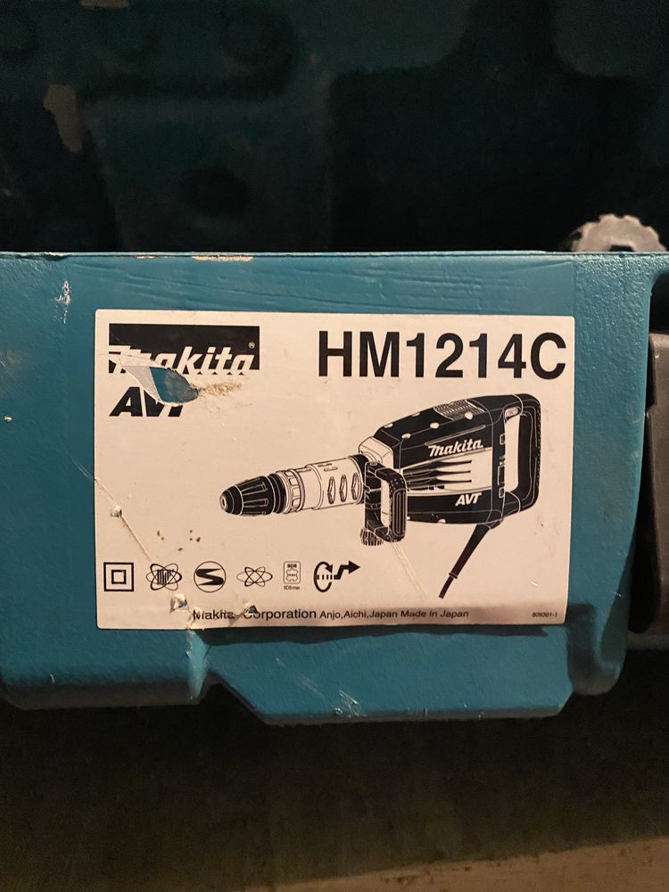 Martelo demolidor makita HM1214C