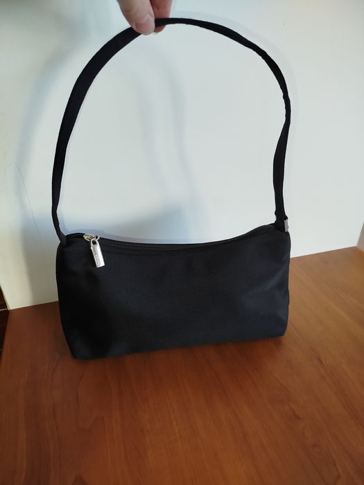 Жіноча маленька чорна сумочка