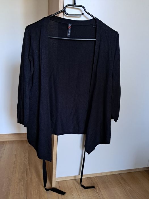 Sweterek damski czarny wiązany rozmiar S New Yorker Amisu