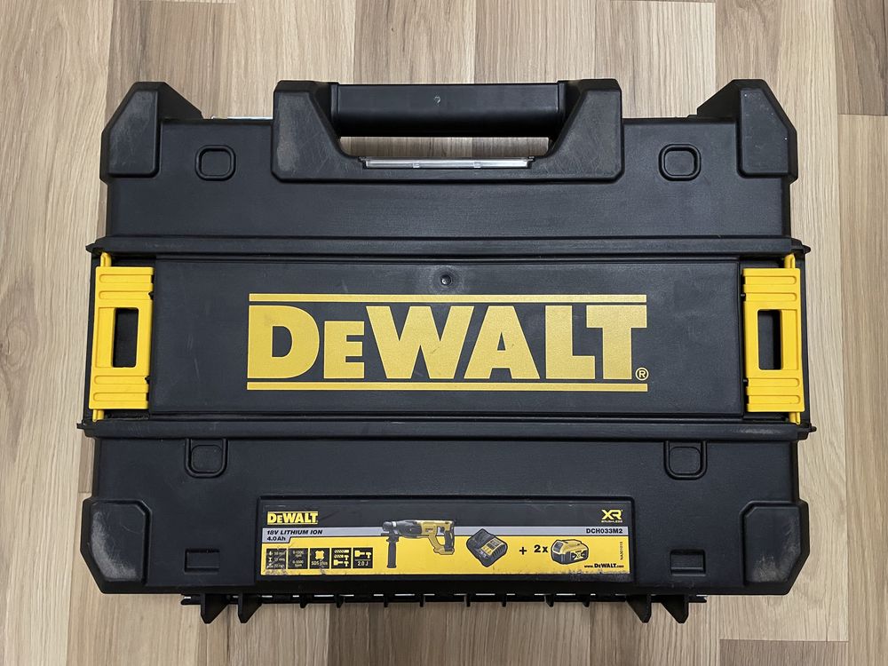 Перфоратор DeWalt DCH033 + акумулятор + зарядне