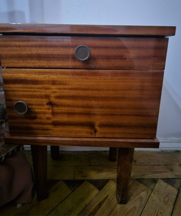 Mesinha de cabeceira