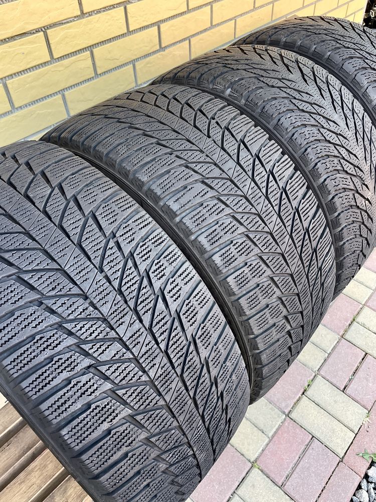 Шини Резина 235.45 R17 Nokian Triagle Зима