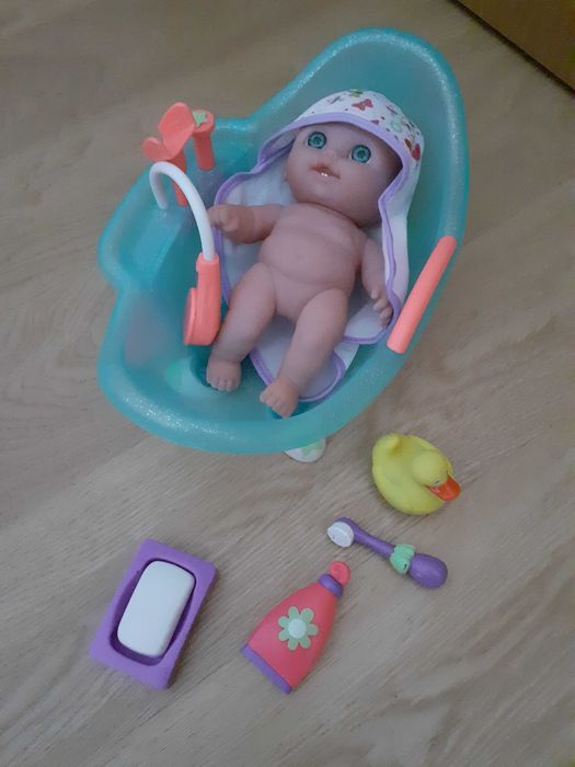 Relógio de madeira e outros brinquedos