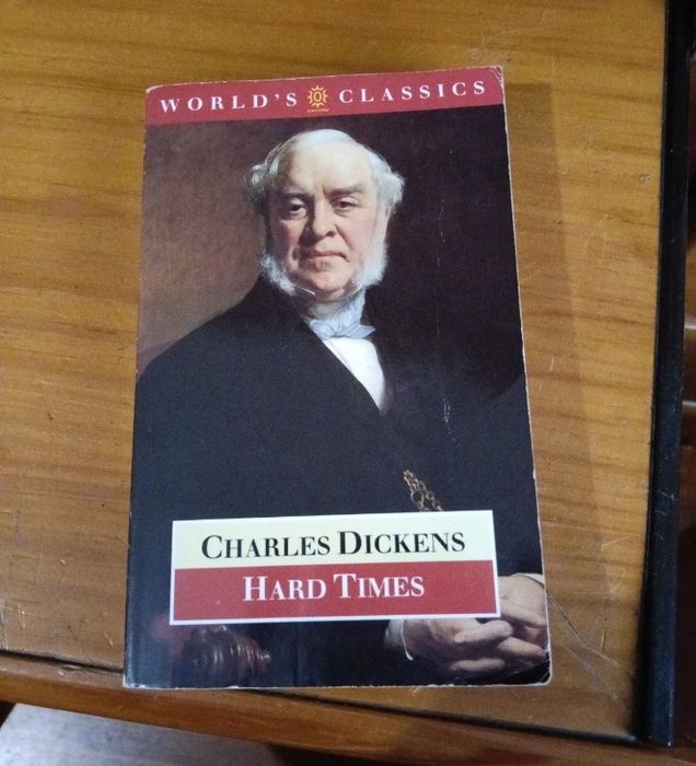 Livro "Hard Times" de Charles Dickens