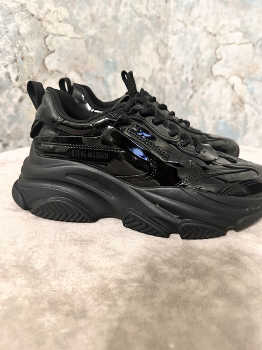 Продам жіночі кросівки