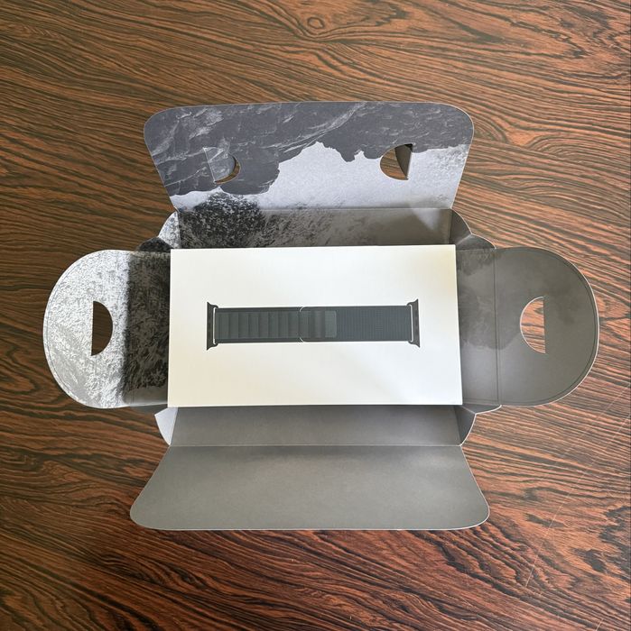 Apple Watch Ultra 2 (PRETO) Black Titanium e bracelete Dark Green Loop