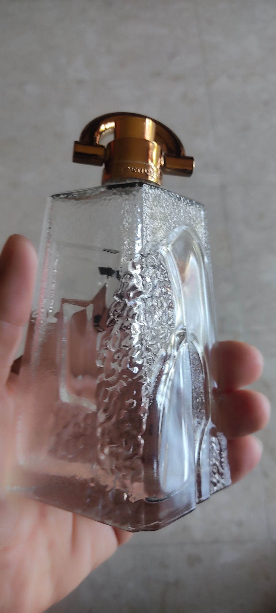 Frasco de perfume π Givenchy