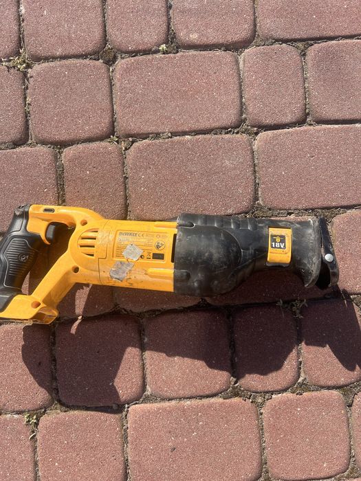 Pila szablasta dewolt