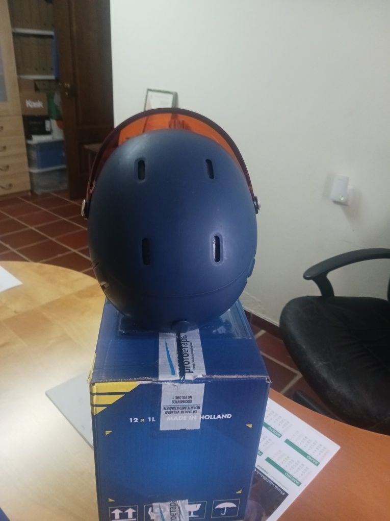 Capacete de ski com viseira