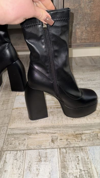 Стильні ботинки, ботильони на підборі, каблук устойчивый