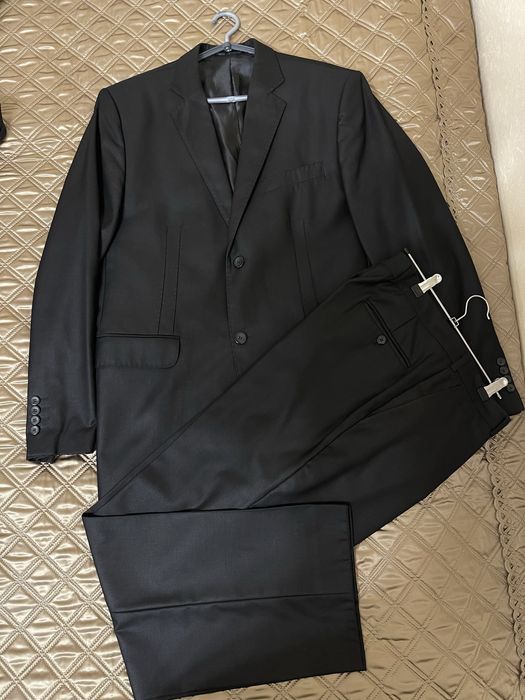 Чоловічий класичний костюм