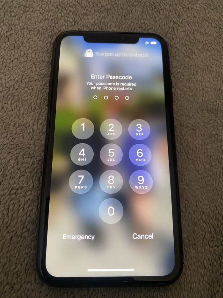 Телефон на запчасти Apple Iphone XR
