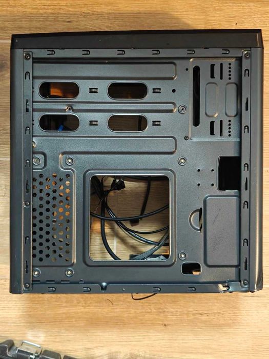 Niewielka i lekka obudowa SilentiumPC Brutus S30 Pure Black (mATX)