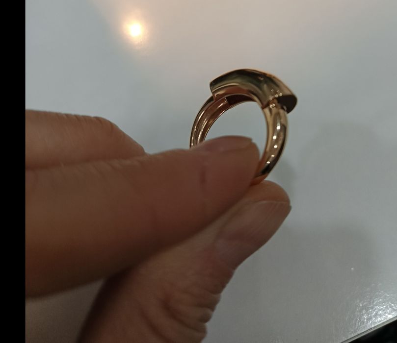 Золота каблучка 17.5 розмір
