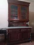 Móvel de sala com portas de vidro